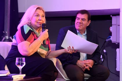 Elisa Carrió coincidió y presentó su libro en el Torreón del Monje