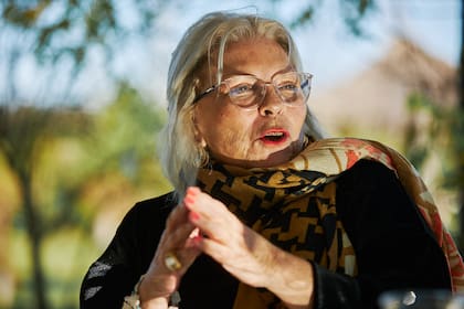 Elisa Carrió en su casa de Chacras de la Cruz en Capilla del Señor.