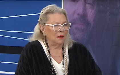 Carrió denuncia negociados en la importación de medicamentos que elevan los precios en Argentina.