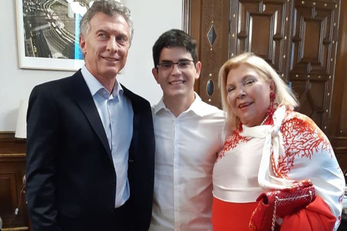 Elisa Carrió fue con su hijo a la Casa Rosada para despedirse de Mauricio Macri