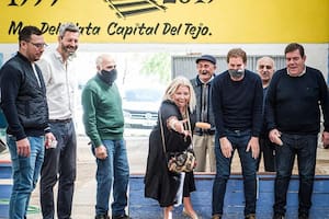 Elisa Carrió jugó al tejo con Diego Santilli y Guillermo Montenegro en Mar del Plata