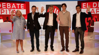 Elisa Carrió (Vamos Juntos), Daniel Filmus (Unidad Porteña), Martín Lousteau (Evolución), Matías Tombolini (1 País) y Marcelo Ramal (Frente de Izquierda y los Trabajadores) durante el debate