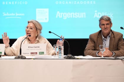 Elisa Carrió y el exministro de Hacienda y Finanzas Alfonso Prat-Gay