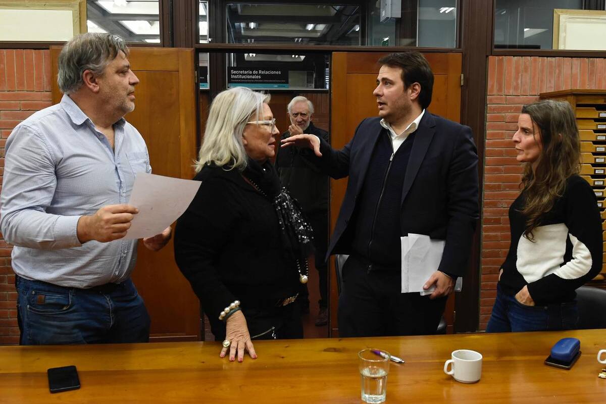 Elisa Carrió y Hernán Reyes en la facultad de Ciencias Exactas de la UBA