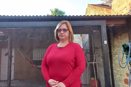 Elisabet, la madre de Jesuán, uno de los agresores de Tiziano Gravier, en su casa de Funes