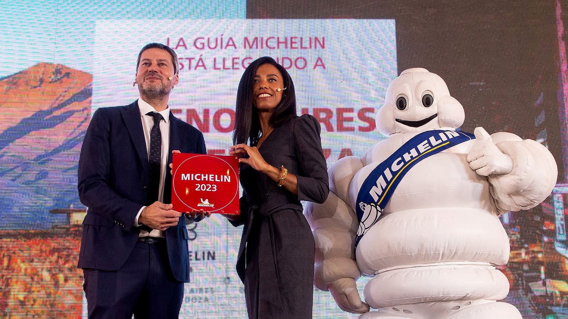Elisabeth Boucher-Anselin, Directora de Comunicaciones Global de la Guía Michelin, y Matías Lammens, Ministro de Turismo y Deportes del país, en la presentación en el Hotel Four Seasons