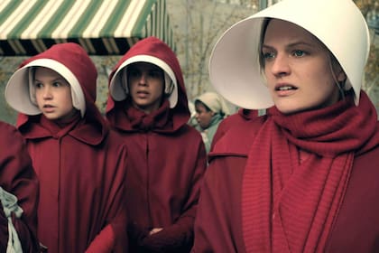 Elisabeth Moss regresa para más oscuridad en Gilead