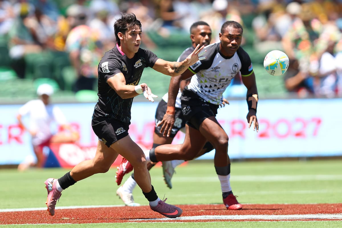 Eliseo Morales en acción durante la victoria de los Pumas 7s sobre Fiji en el Seven de Vancouver; Argentina se recompuso y definirá frente a Francia si se clasifcará.