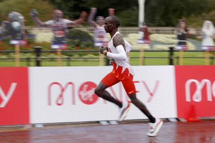 Eliud Kpchoge, con sus polémicas zapatillas mágicas, tuvo una mala actuación y terminó en el octavo puesto