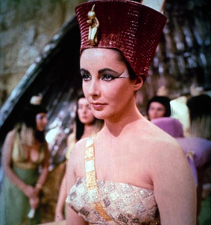 Elizabeth Taylor como una inolvidable Cleopatra