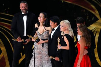 Elizabeth Chai Vasarhelyi, Jimmy Chin, Evan Hayes y Shannon Dill por mejor documental, Free Solo