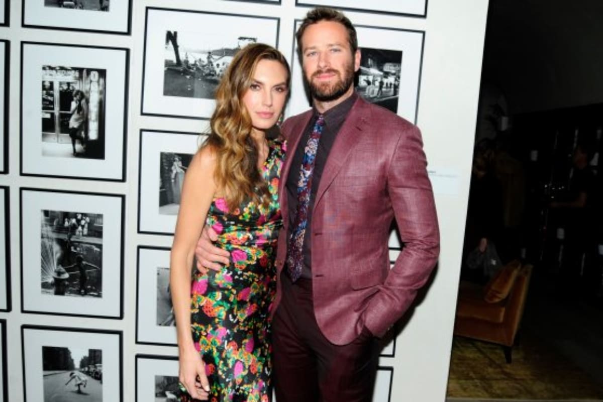Elizabeth Chambers, madre de los dos hijos de Armie Hammer, habló de la filtración de supuestos chats sobre sadomasoquismo y canibalismo que involucran a su expareja