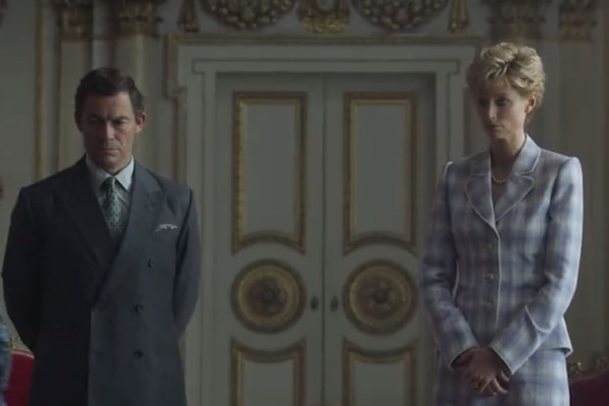 Elizabeth Debicki como Lady Di y Dominic West como el príncipe Carlos