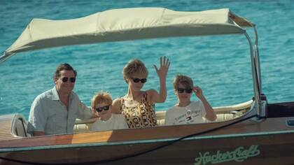 Elizabeth Debicki interpreta a Diana, y Dominic West es el ahora rey Carlos III