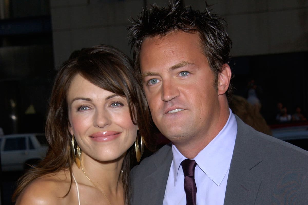 Elizabeth Hurley definió su experiencia en el set con Matthew Perry como "una pesadilla"