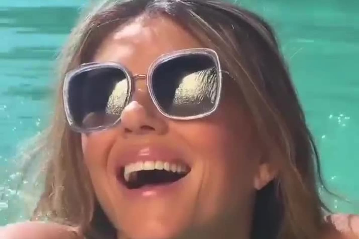 Elizabeth Hurley promocionó su marca de trajes de baño