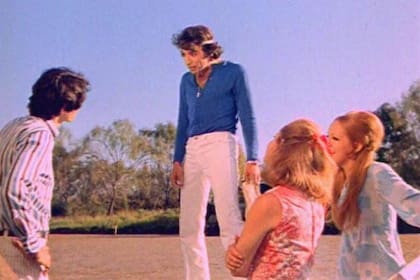 Elizabeth Makar en la película Muchacho, con Sandro