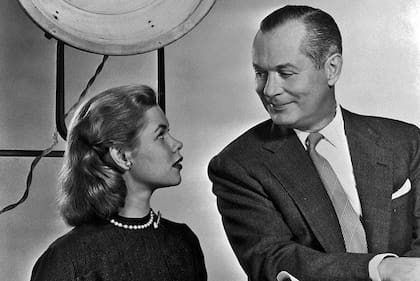 Elizabeth Montgomery junto a su padre Robert, en 1950 (Foto: Imdb)