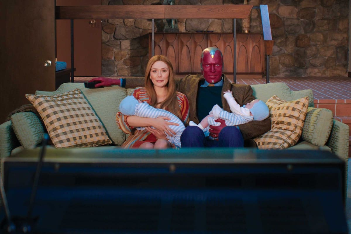 Elizabeth Olsen y Paul Bettany son superhéroes en el Estados Unidos profundo