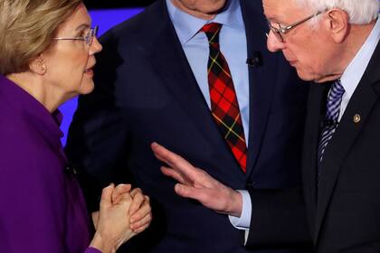 Elizabeth Warren, que se perfila entre las favoritas, defendió con firmeza la idea de una mujer presidenta