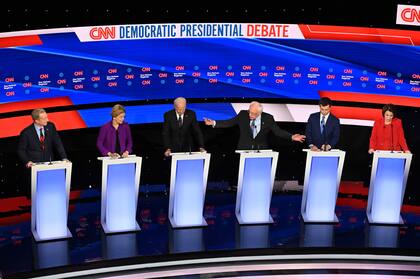 Elizabeth Warren, que se perfila entre las favoritas, defendió con firmeza la idea de una mujer presidenta