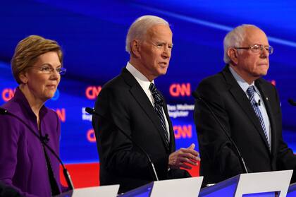 Elizabeth Warren, que se perfila entre las favoritas, defendió con firmeza la idea de una mujer presidenta
