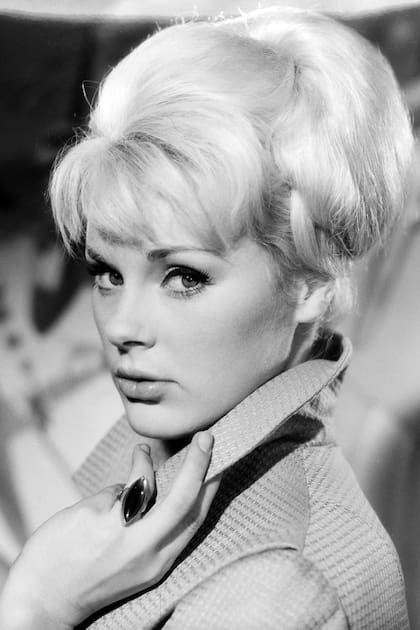 La alemana Elke Sommer, con el característico gesto que la volvió mundialmente famosa