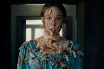 Ella Beatty como Lizzie Borden en la serie de Netflix