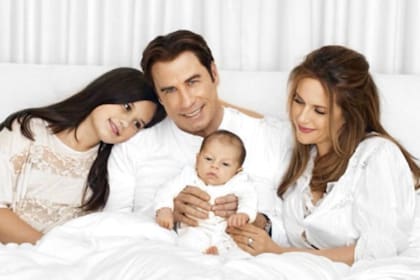 Ella Bleu junto a sus padres y su hermano menor, Benjamin (Foto: Instagram @johntravolta)