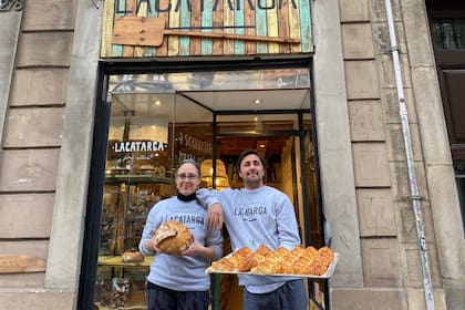 Ella, catalana, él argentino: los creadores de la panadería.