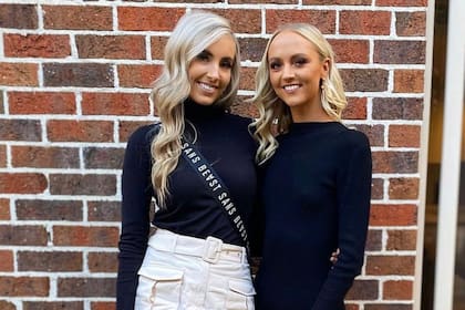 Elle Groves y Annie Knight, las jóvenes que llevan una cuenta en redes sociales sobre reseñas de restaurantes en Australia (Crédito: Instagram/@ellegroves)