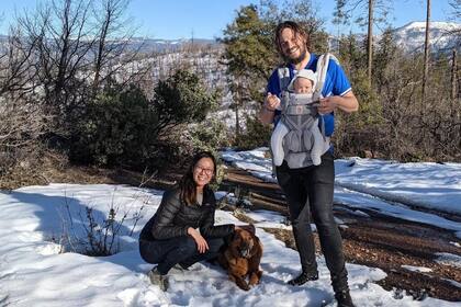 Ellen Chung y Jonathan Gerrish junto a su hija de un año (Foto: Foxnews.com)