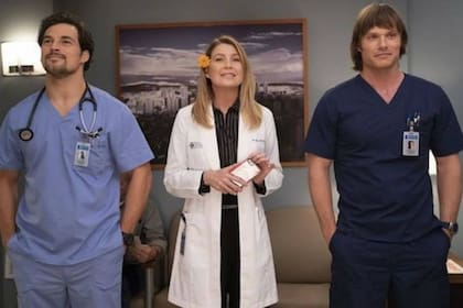 Ellen Pompeo continuará al frente de Greys Anatomy durante la temporada 16 del drama médico creado por Shonda Rhimes