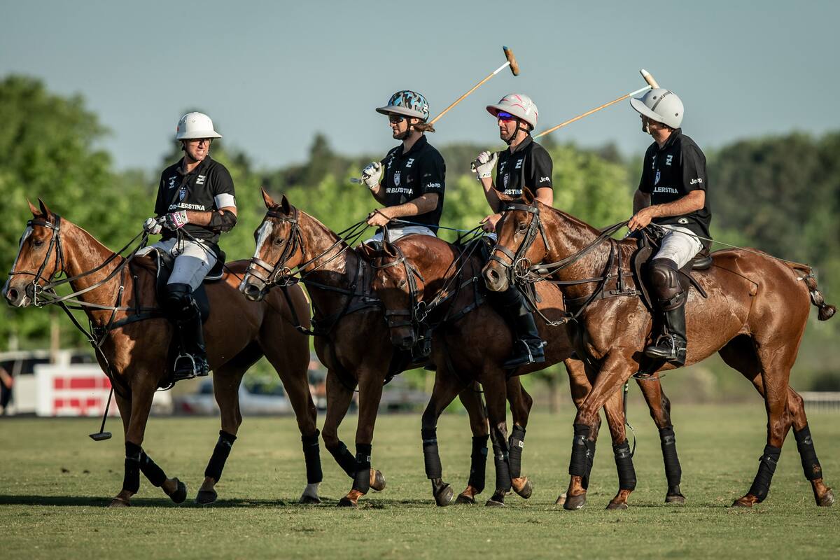 Ellerstina es holgado favorito frente a La Dolfina Polo Ranch en la resolución de la zona A de Hurlingham; en la imagen, Gonzalo (h.), Nicolás y Pablo Pieres y Lucas James, que en el estreno en el torneo reemplazó al afiebrado Facundo Pieres.