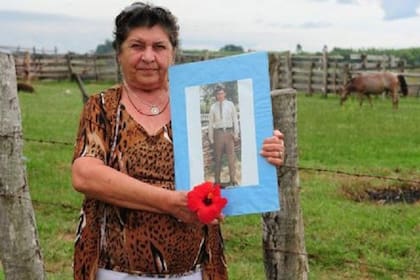 Elma Pelozo recibió las pertenencias de Cambacito: un reloj y un pañuelo bordado