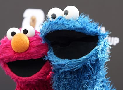 Elmo y el monstruo Comegalletas, también presentes