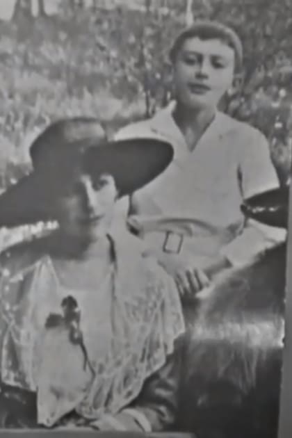 Elmyr junto a su madre