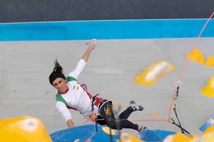 Elnaz Rekabi compitió sin velo en Saúl y afrontará penas muy duras en su regreso a Irán