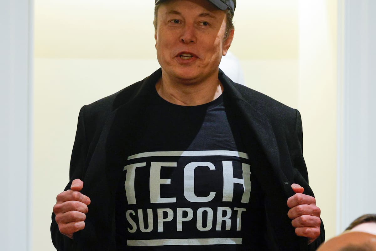 Elon Musk acude a una reunión de gabinete del presidente Donald Trump en Washington, el miércoles 26 de febrero de 2025. (Pool vía AP)