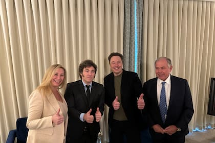 Elon Musk con Javier Milei, Karina Milei y el embajador Gerardo Werthein.
