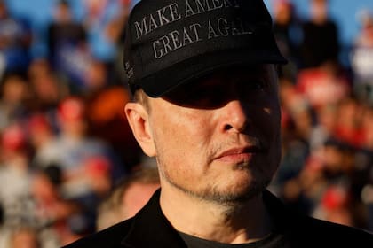 Elon Musk durante un mitin por Donald Trump