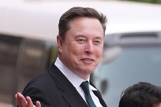 Zelensky da un premio a Elon Musk por el papel de Starlink en Ucrania