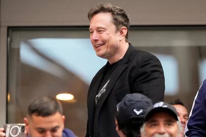 Elon Musk habla durante la final del US Open de tenis en Nueva York, el 8 de septiembre pasado