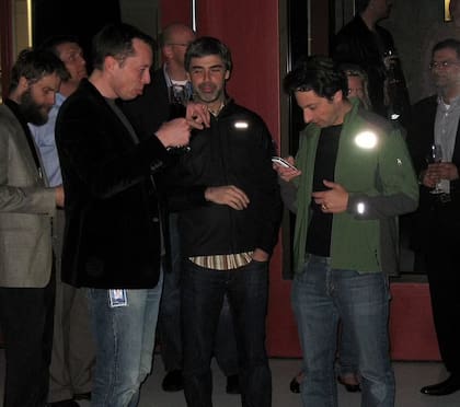 Elon Musk y Sergey Brin, a principios de la década del 2000 (Crédito: Daily Mail)