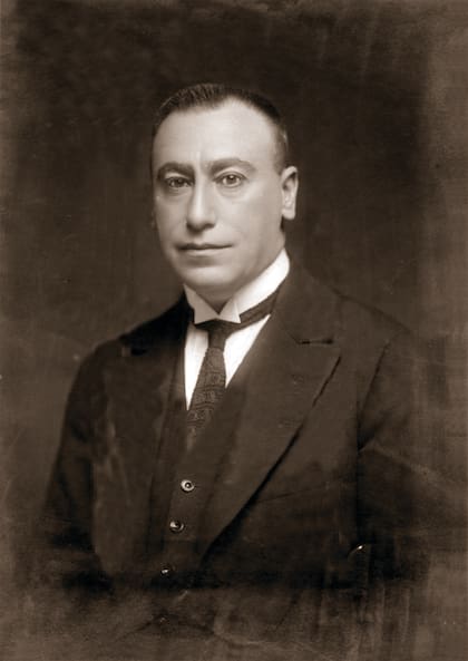Elpidio González nació en Rosario, Santa Fe, el 1 de agosto de 1875.