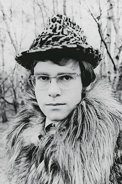 Elton John en sus comienzos como solista, cuando aún se llamaba Reginald Kenneth Dwight