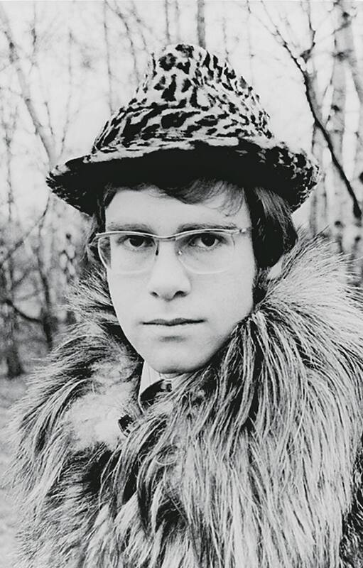 Elton John en sus comienzos como solista, cuando aún se llamaba Reginald Kenneth Dwight
