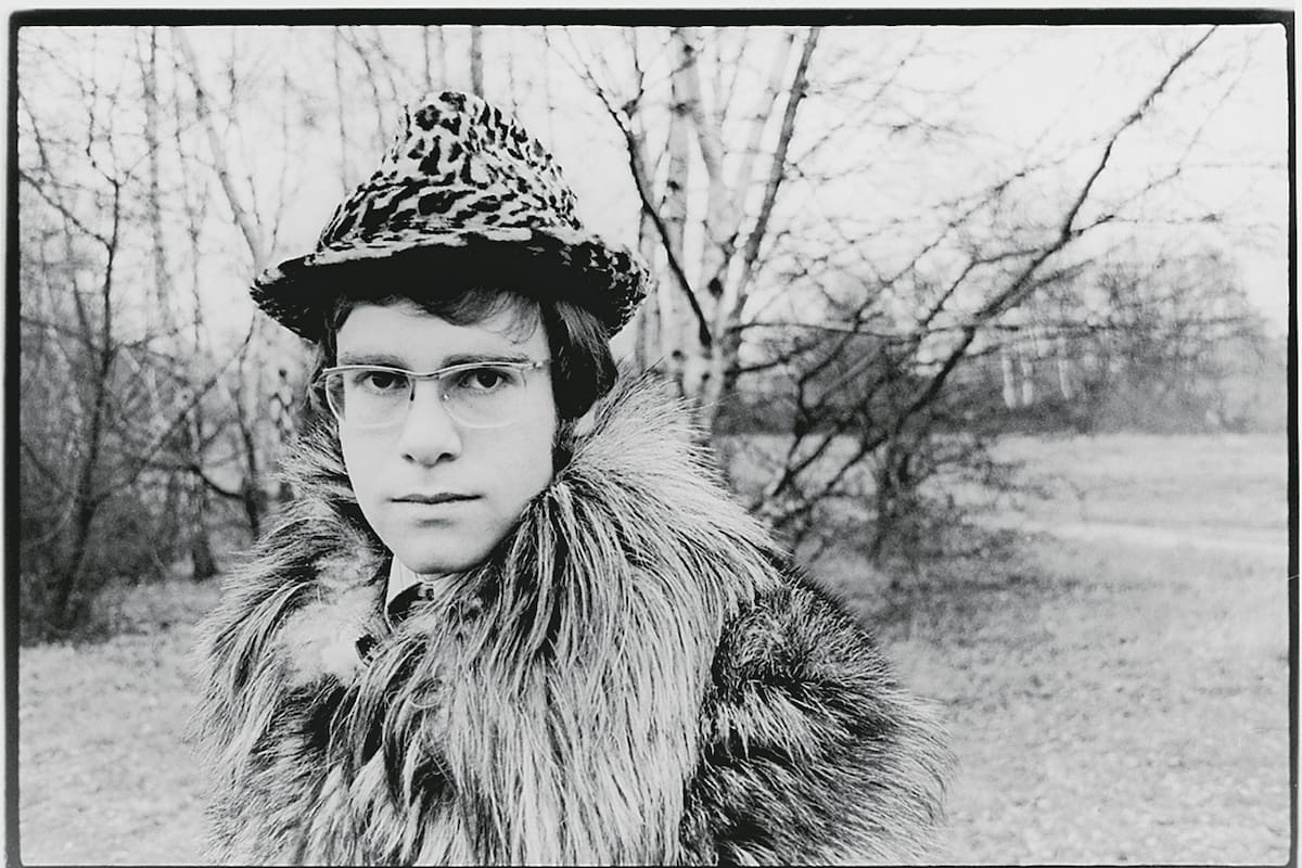 Elton John en sus comienzos como solista, cuando aún se llamaba Reginald Kenneth Dwight