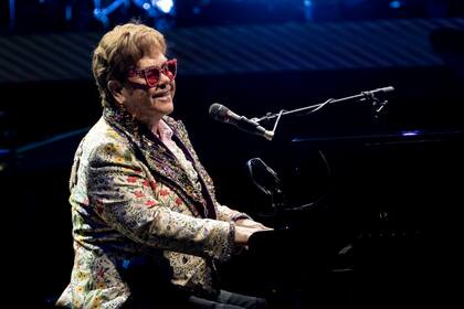 Elton John se despidió de los escenarios de Estados Unidos con un icónico look