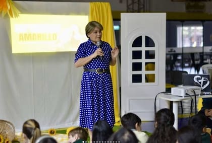 Elva Benítez, directora del colegio ICRA, señaló que la responsabilidad del viaje es de los padres y la empresa que contratan, el colegio sólo da el permiso para que falten a clases y pone suplentes para los chicos que quedan. El ICRA prepara un comunicado donde comentará sobre esto, hoy estuvo cerrado por duelo, pero las autoridades trabajando.